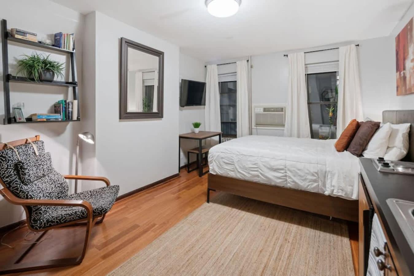 Great Location In Times Square Near Subway Apartment New York